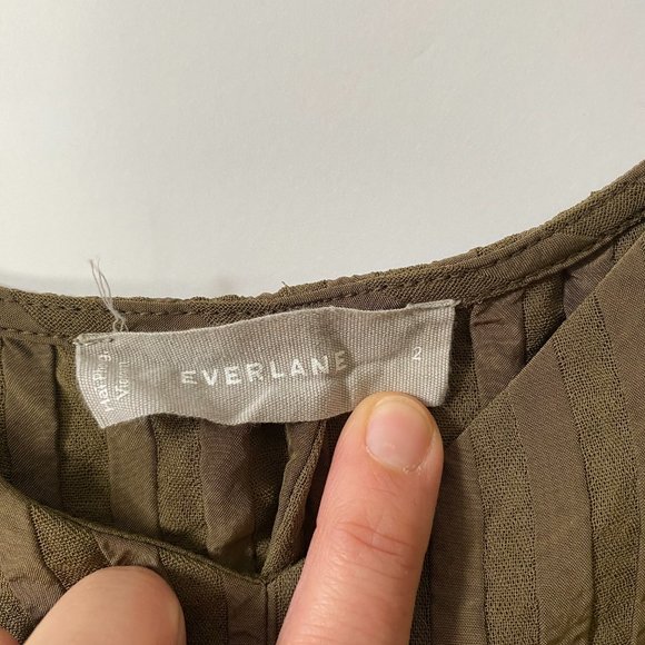 Everlane Boxy Textured Top in Olive Greeen - Picture 2 of 4